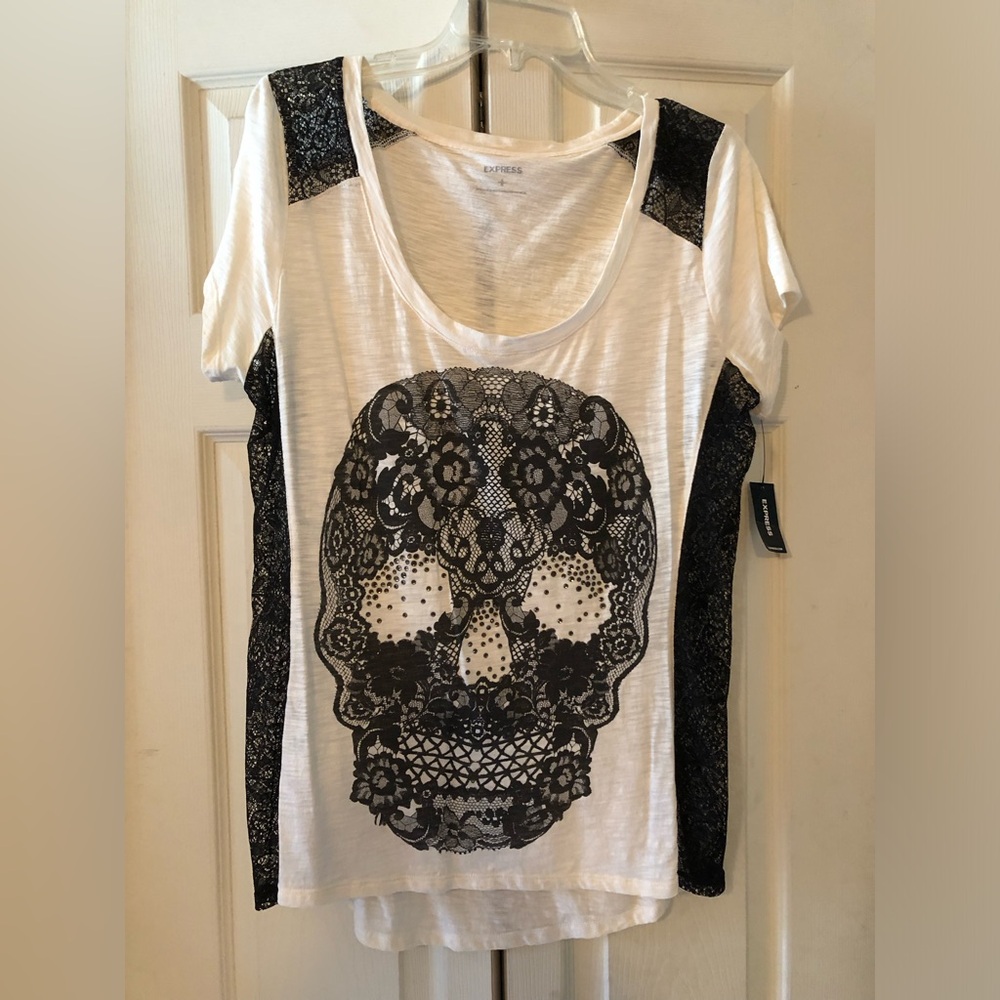 Beautiful skull bling Express tee vintage NWT size Large lightweight/black lace